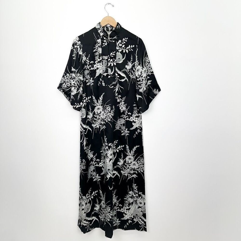 Hawaii Nei Honolulu Vintage Women’s Black and White Floral Mandarin Collar Maxi